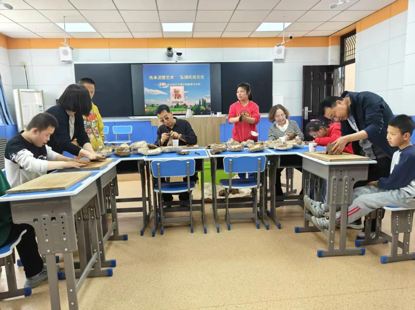 倾听无声之美——兰州市盲聋哑学校的特殊教育